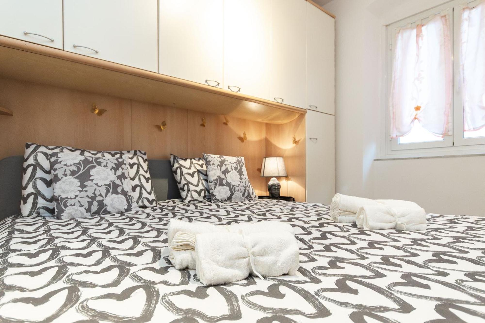 15 Min Centro E Stazione Ferroviaria Appartement Genua Buitenkant foto